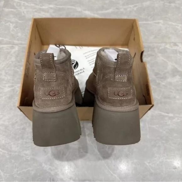 UGG Classic Ultra Mini New Heights Boot - Picture 3 of 6